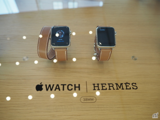 　Apple WatchのHERMESモデルも表参道のアップルストアには並んでいる。試着もできる。