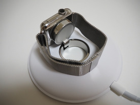 アップル純正「Apple Watch」充電ドックの使い勝手は？--ミラネーゼループの場合