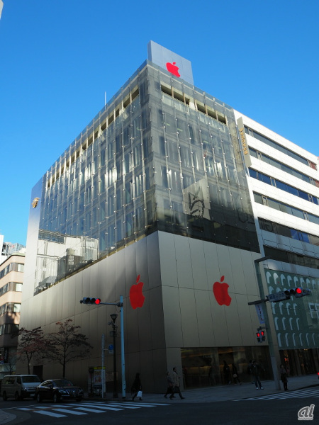 12月1日限定 世界エイズデーでアップルストアが赤いロゴに 日本全国4箇所の様子 Cnet Japan