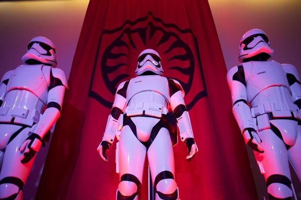 First Order Stormtrooper

　映画「スター・ウォーズ／フォースの覚醒」の全世界向け記者会見で存在感を示すFirst Order Stormtrooper。

　ここでは、同会見の様子を写真で紹介する。
