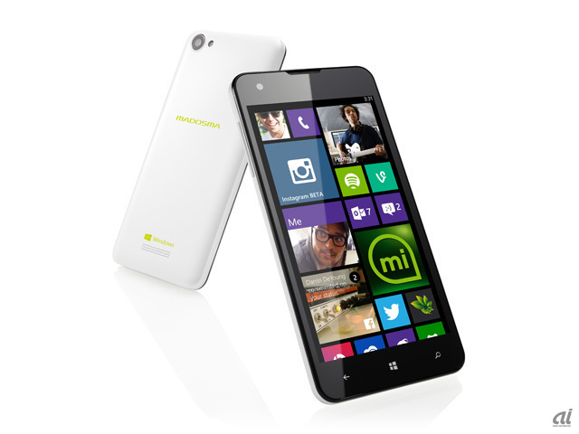 　「MADOSMA Q501」。MADOSMAは、日本国内用のSIMフリー対応端末で、Windows Phone 8.1を搭載したスマートフォンとして注目を集めた。11月には、OSがWindows 10 Mobileにアップデートされた「MADOSMA Q501A」が発表された。