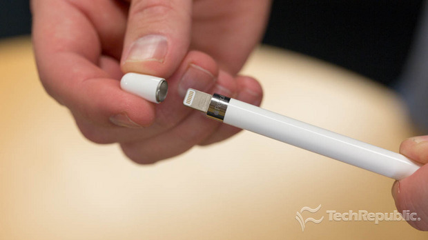 　Apple Pencilは、iPad ProとBluetooth経由で接続されるが、充電には磁石式のキャップ内にあるLightningコネクタを使用する。Appleによると、Apple Pencilは1回の充電で12時間使用できるという。