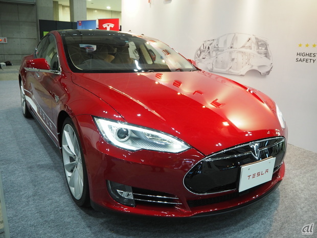 　「自動車／パワーデバイスエリア」には、Tesla Motorsが初出展。プレミアムEVセダン”モデルS”が展示されている。