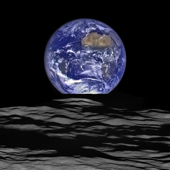 NASAの月周回衛星から撮影された地球