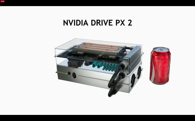 強力だが大きさはランチボックス程度しかなく、量産車に搭載可能な大きさをしているDrive PX 2