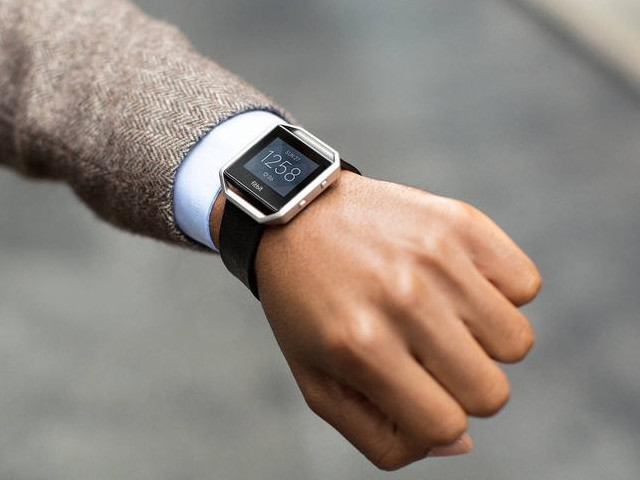 Fitbit、フィットネス用スマートウォッチ「Blaze」を発表 - CNET