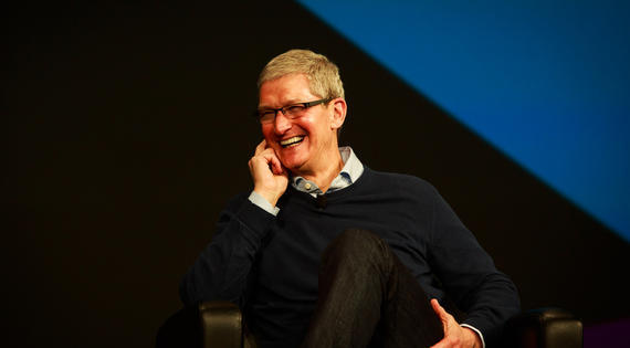 AppleのCEOのTim Cook氏は、人々がAndroid端末からiPhoneに乗り換えることを大いに歓迎している。