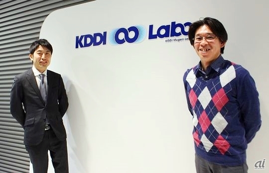 KDDIの江幡智広氏（右）と経営共創基盤の塩野誠氏（左）