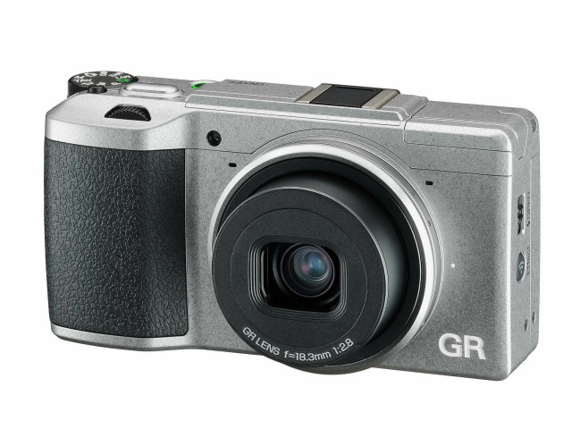 リコー、3200台限定の「GR II Silver Edition」やマクロコンバージョン