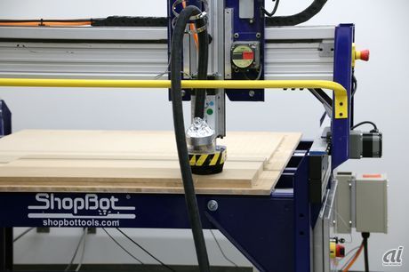 CNCマシニングで板を複雑に彫り込むことができる