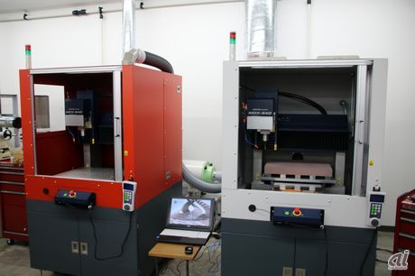 CNCマシニングのローランドディージー MDX-540Sは2台。金属用と樹脂用がある