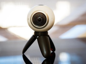 サムスン、全天球カメラ「Gear360」を発表