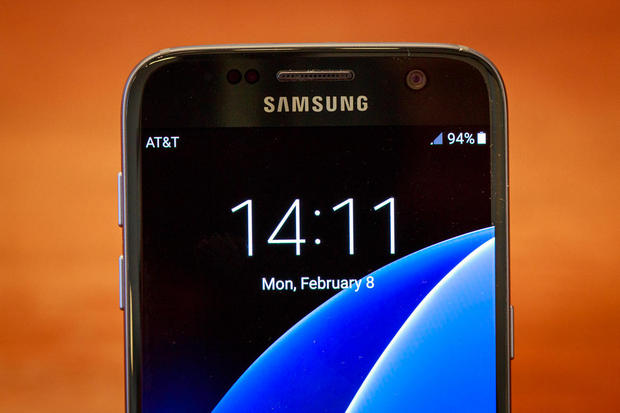 　メタルとガラスを採用し、デザインが大々的に変更された2015年モデル「Galaxy S6」を気に入った人なら、サムスンの2016年モデル「Galaxy S7」も同じくらい気に入ることだろう。

関連記事：サムスン「Galaxy S7」の第一印象--拡張スロットや防水機能が復活した新モデル
