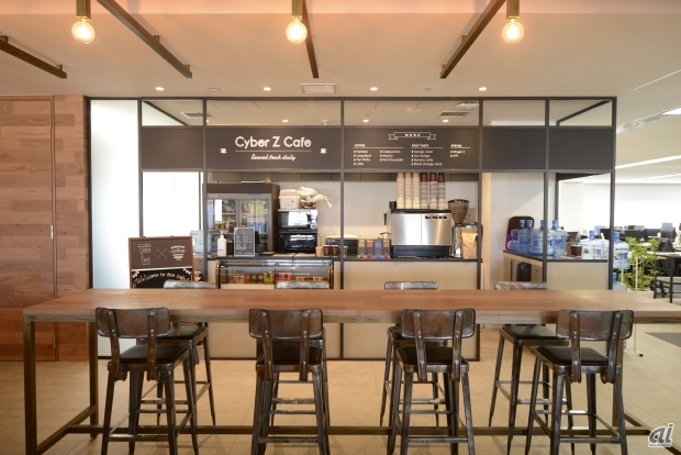 　福利厚生の一環として設置されているカフェ。最近では社内カフェを設置する企業も増えているが、サイバーエージェントグループのなかでもいち早く導入したとのこと。