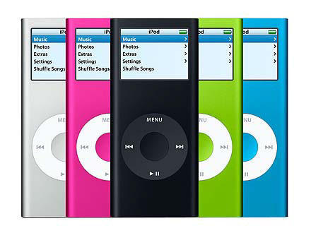 2013年のiPod nanoはピンク、ブルー、グリーン、ブラックで提供された。