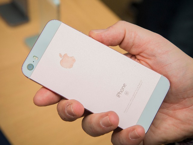 Apple iPhone SE と　iPhone 6s iPhone SE (2020) Vs iPhone 6S! (Comparison) (Review) - YouTube