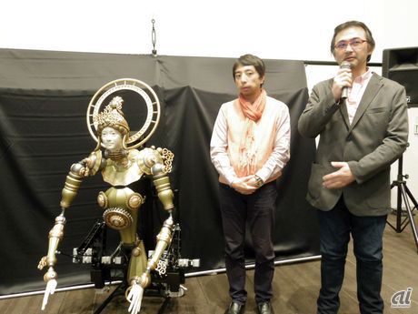 黒子ロボットのキャラクターはデザインを手がけた岸啓介氏（左）と制作担当の織田隆冶氏（右）という2人の造形作家のコラボレーションにより独特の味わいある雰囲気を醸し出している