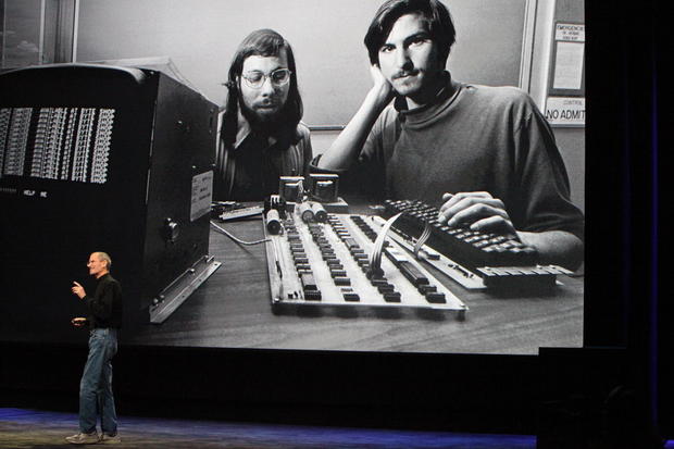 1976年4月1日 - Apple誕生

　Steve Jobs氏とSteve Wozniak氏は、カリフォルニア州ロスアルトスにあるJobs氏宅のガレージで、Apple Computerを創設した。1977年には「Apple II」を発表し、パーソナルコンピュータの大量市場が事実上そこから始まった。Appleは1981年に株式公開する。

関連記事：アップル設立40年--中年期を迎えた現状とこれから
