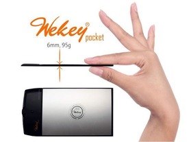 ポケットに入るBluetooth携帯キーボード「Wekey Pocket」--畳んでも厚さ6mm