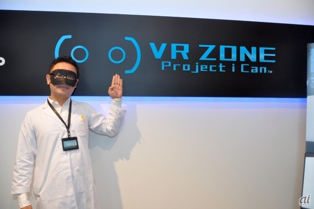 　ダイバーシティ東京プラザ3階に設けられた「VR ZONE Project i Can」。写真はプロジェクトの中心人物である「コヤ所長」こと、バンダイナムコエンターテインメント AM事業部エグゼクティブプロデューサーの小山順一朗氏。