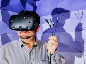 VRシステム「HTC Vive」--ヘッドセットと付属品を写真で見る