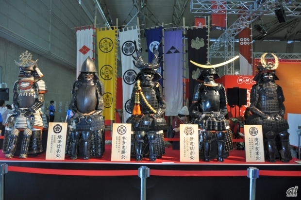 　ステージ脇には、ドラマで使用した甲冑を展示。