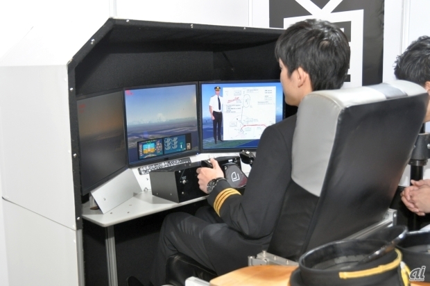 　こちらはフライトシミュレーターによる操縦体験コーナー。現役のパイロットからアドバイスを受けることができる。