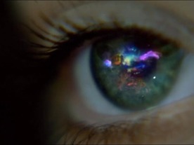 グーグル、眼球に挿入する視力矯正用デバイスの特許を出願