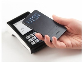  クレジットカード20枚の情報を集約する「Spendwallet」--磁気式レジでタッチ決済