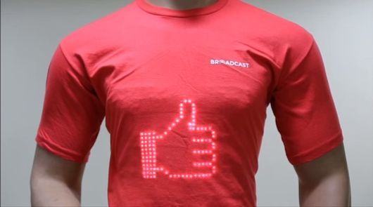 LEDディスプレイの付いたTシャツ（出典：Indiegogo）