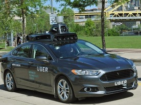 Uber、自社初の自律走行車を披露--公道での走行試験を米国で