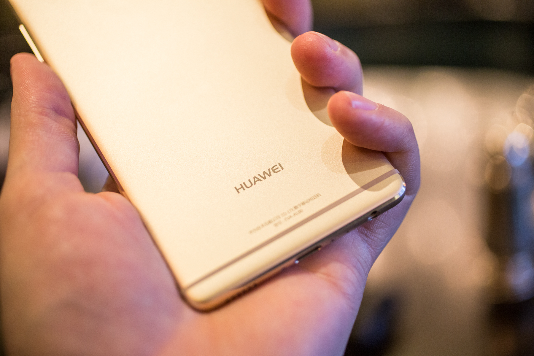 Huaweiがサムスンを提訴した。