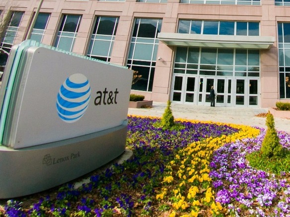 AT&T、米ヤフーのインターネット事業買収に関心か