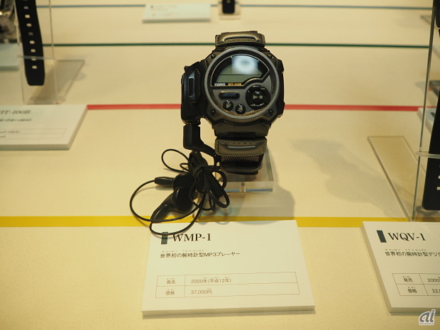 世界初の腕時計型MP3プレーヤー「WMP-1」（2000年発売）。