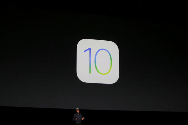 iOS 10

　Appleのソフトウェアエンジニアリング部門の統括者を務めるCraig Federighi氏はWorldwide Developers Conference（WWDC）で全く新しい「iOS 10」を発表し、同モバイルOSを「Appleユーザー向けの過去最大の『iOS』リリース」と評した。

　iOS 10は同モバイルOSのほぼすべての側面において、新しいアプリや機能、デザインが追加された大規模なアップデートである。

　本記事では、まもなく「iPhone」と「iPad」で利用可能になる最もクールな機能のいくつかを紹介する。

関連記事：アップル「iOS 10」--「iPhone」をもっと便利にする15の機能
