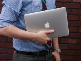 アップル、旧型「MacBook Pro」の店頭販売を終了か--新型モデルへの準備との見方も