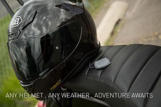 ヘルメット用のBluetoothイヤホン（出典：Kickstarter）