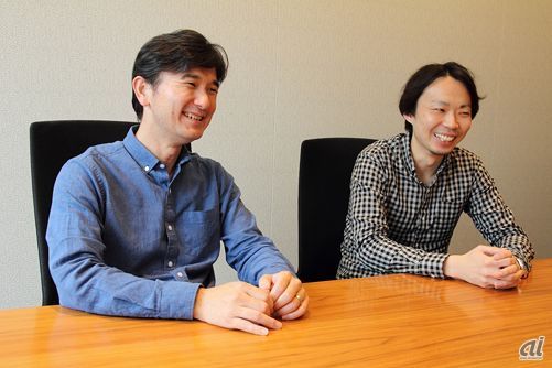 ニフティ WEBサービス事業部スマートデバイスサービス部の部長である長谷川晃司氏（左）とプロデューサーの西尾裕気氏（右）