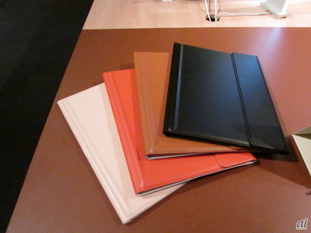 Matebookキーボードはブラック、ブラウン、オレンジ、ベージュの4色をラインアップ
