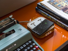 USB充電器／ワイヤレス充電器／テーブルタップを美しくまとめた「WoodieHub」