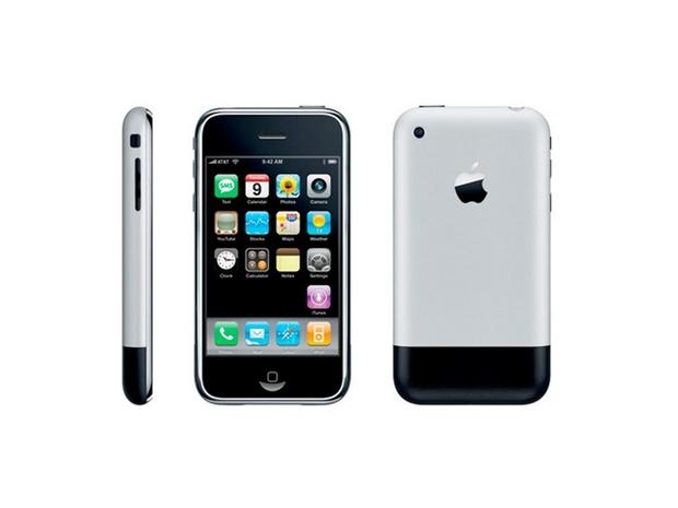 初代「iPhone」発売から9年

　Steve Jobs氏はAppleの初代「iPhone」について、「他のあらゆる携帯電話の文字通り5年先を行く、革新的で魔法のような製品」と評した。

　だが、2007年当時のAppleの競合製品は、どのようなものだったのだろうか（先に断っておくが、本記事で紹介する写真は、当時としては適切な解像度である）。
