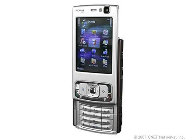 「Nokia N95」

　Nokia N95は、当時の携帯電話最大手Nokiaが発売した、強力な接続機能を備える端末だ。Wi-Fiと3G、GPS、Bluetoothをサポートしており、接続機能では初代iPhoneを上回っていた。カメラフラッシュ、2方向にスライドするスクリーン、メディアコントロールなど、機能が豊富だったが、iPhoneほどの人気を得ることはなかった。
