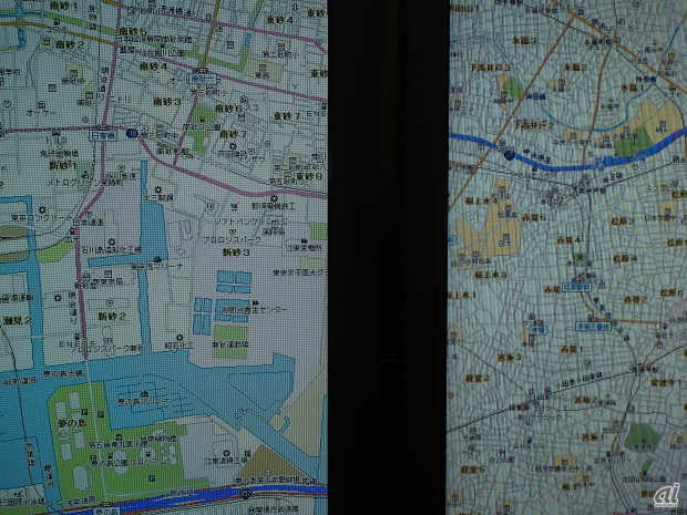　4Kのよさは、地図など細かいものを表示したときにわかる。左は文字が見やすいが、右側のディスプレイはやや困難だ。