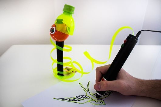 ペットボトルがフィラメントとして利用可能な3Dペン（出典：Kickstarter）