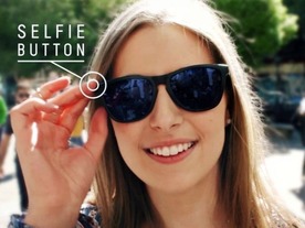 眼鏡をクィっとして自撮りする「WeOn Selfie」--Bluetoothシャッター搭載サングラス
