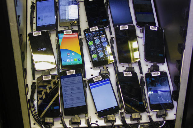 　開発者は、これらのスマートフォンをアプリのパフォーマンスが落ち込む部分を検出するためにも使用している。