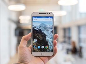 モトローラ「Moto G4 Plus」を写真で見る--指紋スキャナ搭載の「Android」端末