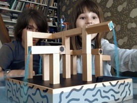 積み木と連動するARゲーム「KOSKI」--iPadの仮想世界をキャラクタが遊び回る