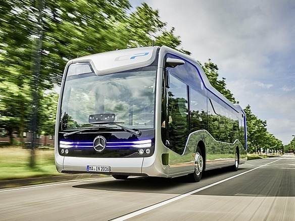 メルセデスベンツ、半自動運転を実現するシティバス「Future Bus」発表