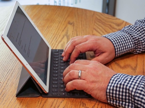 「iPad Pro」向け「Smart Keyboard」に各国語版が登場